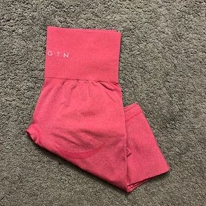 Hot pink NVGTN LEGGINGS size small